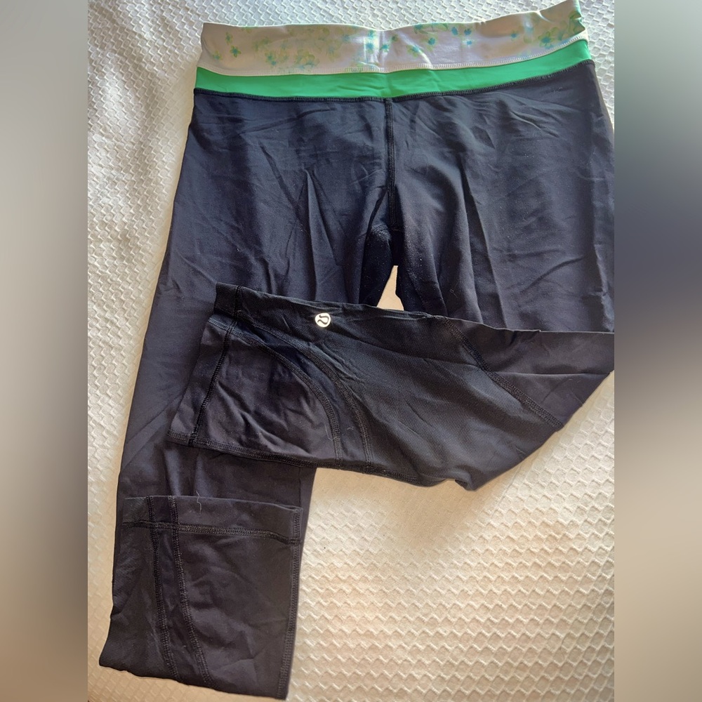 Lululemon Black Crop Leggings SIZE: 10 (Old Style)